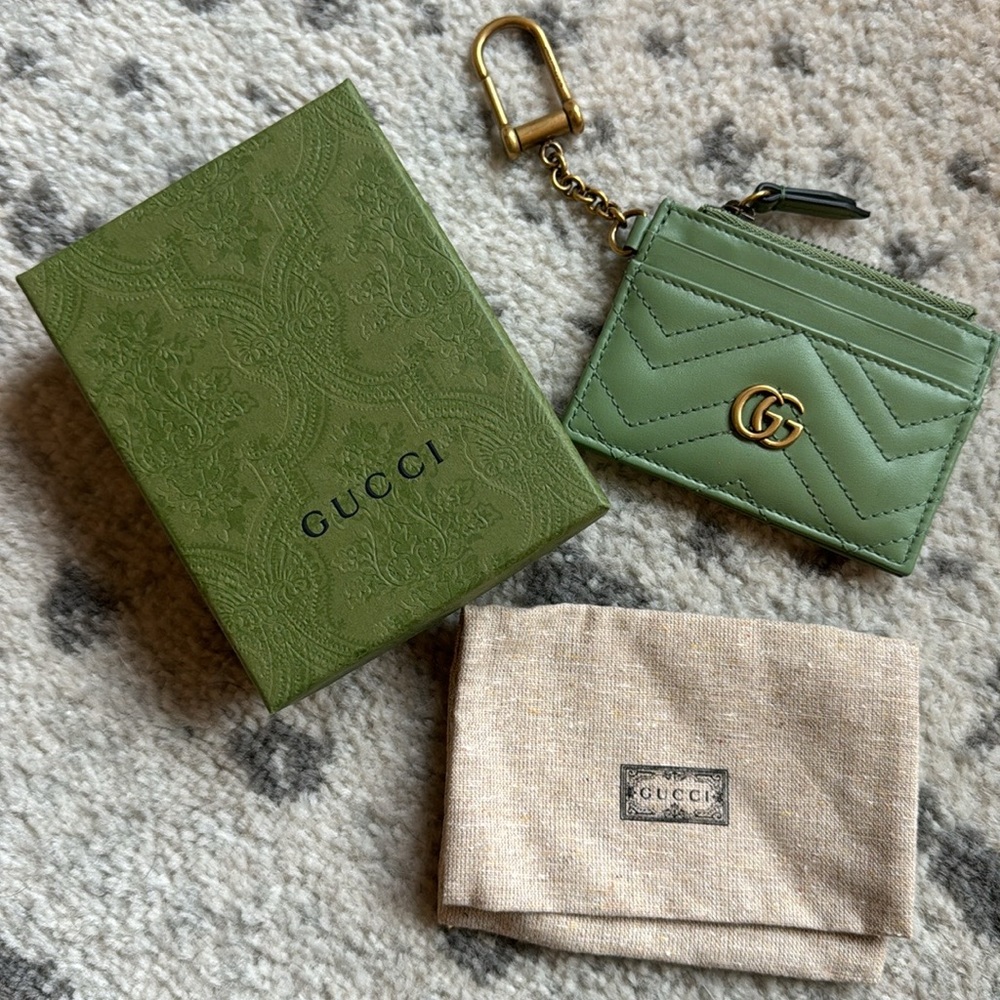 Gucci keychain wallet brand new and color is from 2023